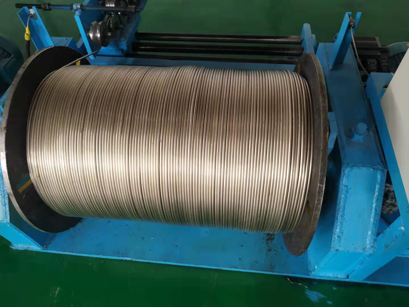 KALČIO METALO EXTRUDUOTI LAIDAI
